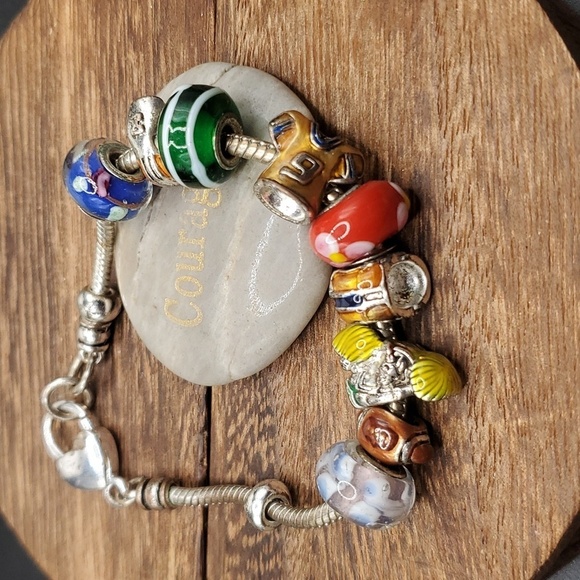Football spirit charm bracelet B3213 - Picture 1 of 4